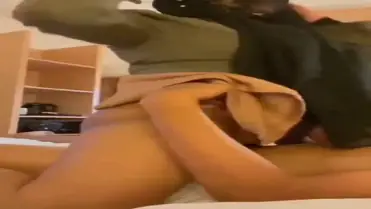 Bokep Indo Cewek Berhijab Belajar Goyang Hot poster