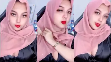 Bokep Jilbab Cantik Belahan Dada Live Desah poster