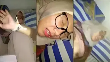 Bokep Jilbab SMA Kacamata Memek Tembem Kombinasi Langka poster