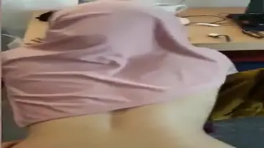 Cewek Hijab Pink Sange Berat Colmek Memek Basah Sampe Muncrat Lumer poster