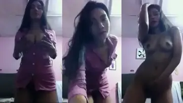 Cewek Pulang Kerja Nekat Goyang Bugil di Kamar poster