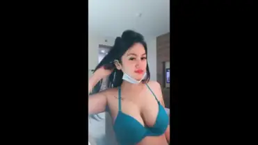 Cewek Toge Montok Pamer Full Body Bugil poster