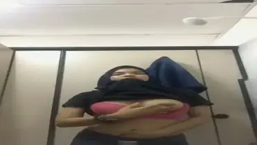 Jilbab Pulang Kuliah Tidak Bisa Tahan Lagi, Langsung Colmek Sebelum Ganti Baju poster
