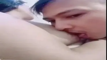 Persetubuhan Intim Suami Istri Di Ranjang Empuk poster