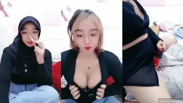 Si Cantik Pamer Tubuh Sambil Main Jari Becek poster
